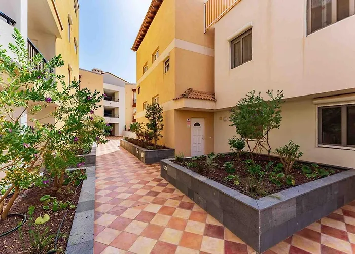 4 Bedroom Villa With Jacuzzi, Heated Swimmingpool, Front Ocean And View !